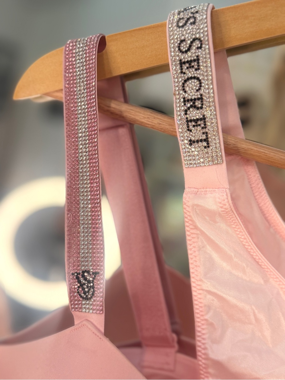 NWT Limited Edition Victoria's Secret Fashion Show 2026 set - Picture 2 of 4
